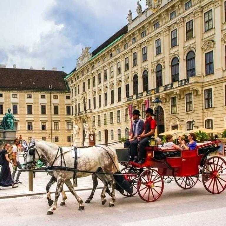 Wiener Sacher Torte bestellen schönbrunn
